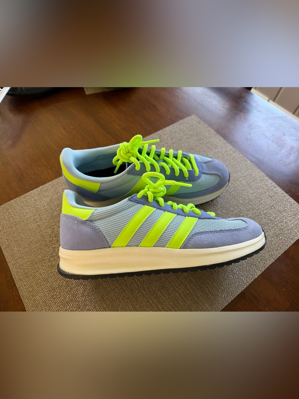 Women's Run 70s 2.0 retro sneakers in a light blue and lime green colorway.